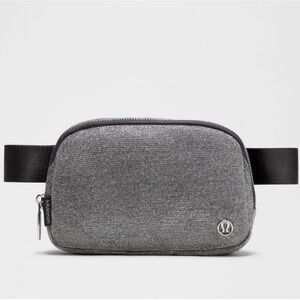 🆕 LULULEMON Everywhere Belt Bag 1L Glitter NWT Silver/Graphite Grey